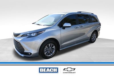 2025 Toyota Sienna XLE