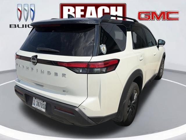 2024 Nissan Pathfinder SV