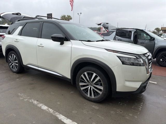 2022 Nissan Pathfinder Platinum