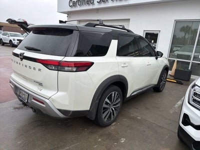2022 Nissan Pathfinder Platinum
