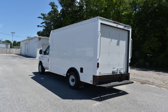 2025 Ford E-350SD Base Cutaway