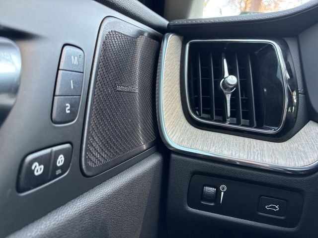 2022 Volvo XC60 B6 Inscription