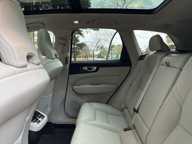 2023 Volvo XC60 B6 Ultimate Dark Theme