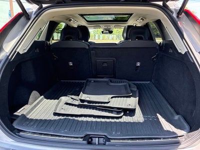 2022 Volvo XC60 B5 Momentum