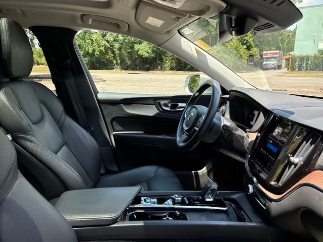 2022 Volvo XC60 B5 Momentum