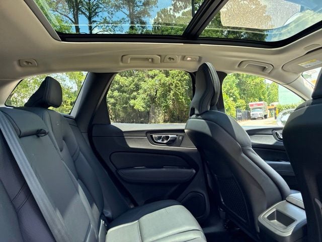 2022 Volvo XC60 B5 Momentum
