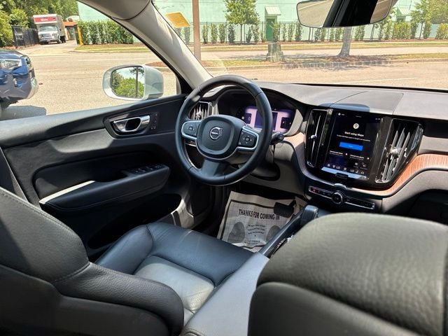 2022 Volvo XC60 B5 Momentum