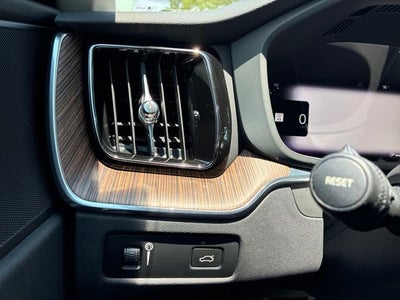 2022 Volvo XC60 B5 Momentum