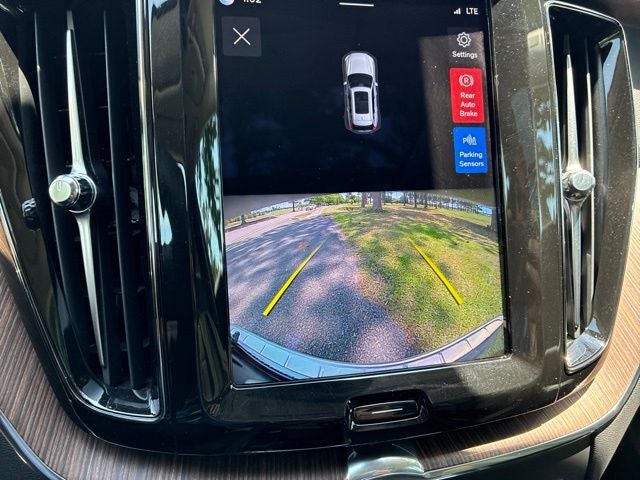 2022 Volvo XC60 B5 Momentum