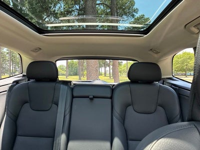 2022 Volvo XC60 B5 Momentum