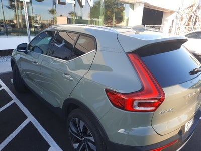 2024 Volvo XC40 B5 Plus Bright Theme