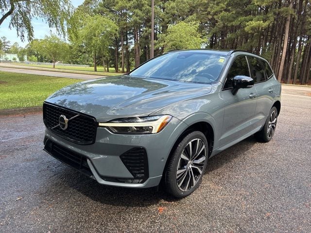 2023 Volvo XC60 B5 Plus Dark Theme