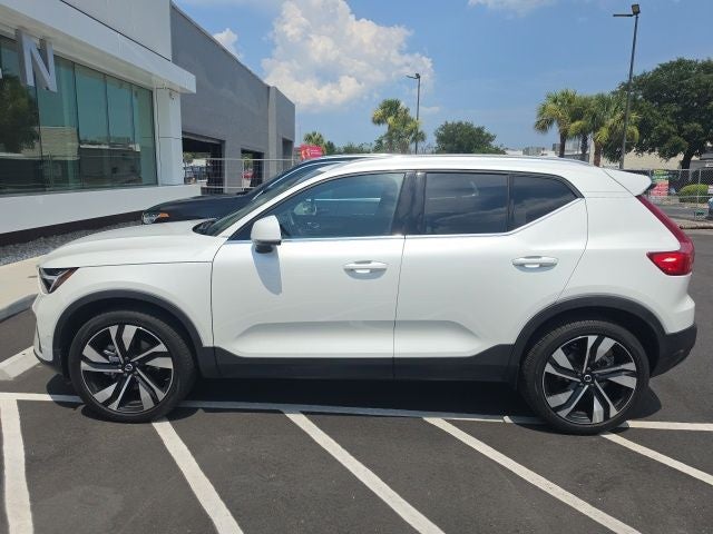 2023 Volvo XC40 B5 Plus Bright Theme